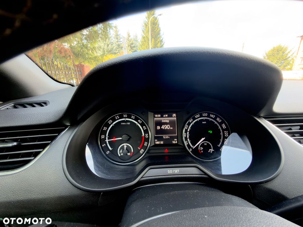 Skoda Octavia 2.0 TDI DSG RS - 32