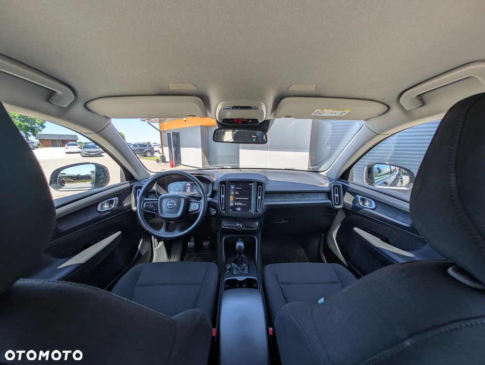 Volvo XC 40 T3 Momentum - 23