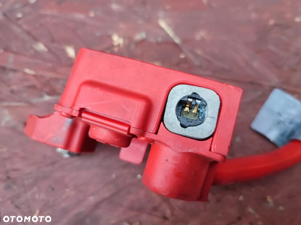 BMW E82 / E84 / E88 / E90 / E90 LCI / E91 / E91 LCI / E92 / E92 LCI. ORYGINALNA KOMPLENA KLEMA PLUSOWA O NR: 6 988 974 / 9 217 031 / 6 938 495 OEM. W BARDZO DOBRYM STANIE TECHNICZNYM. - 6