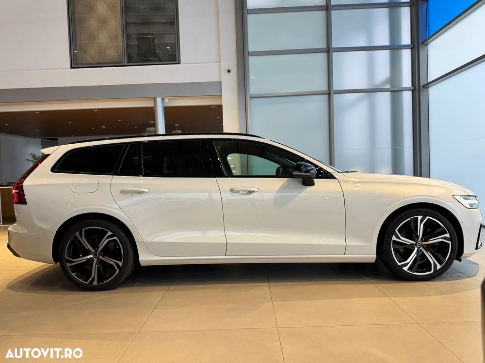 Volvo V60 B4 MHEV AT Plus Dark - 4