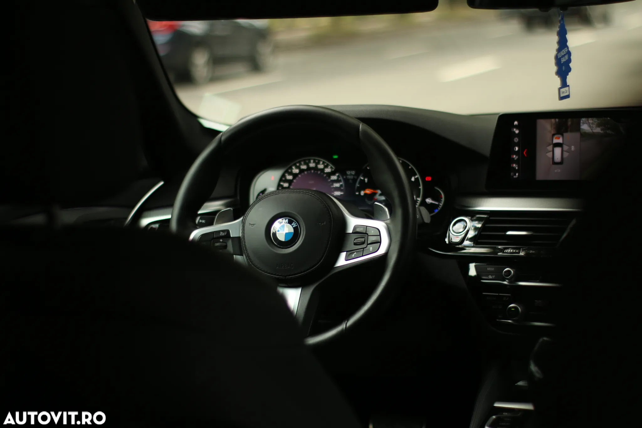 BMW Seria 5 520d xDrive AT - 12