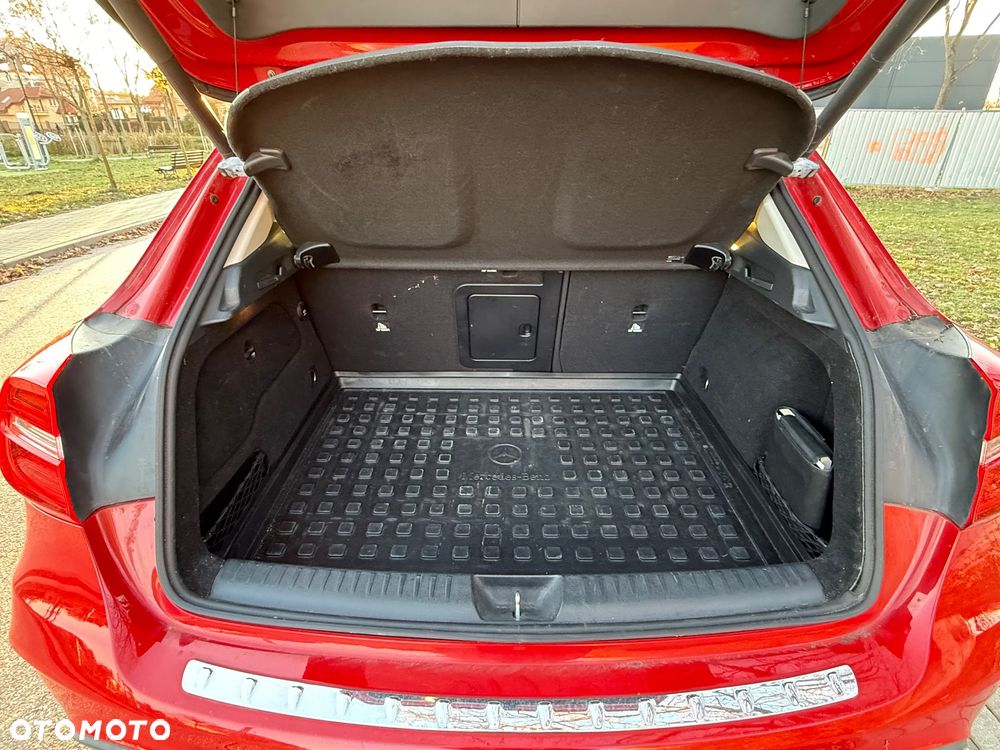 Mercedes-Benz GLA 250 4Matic 7G-DCT - 9