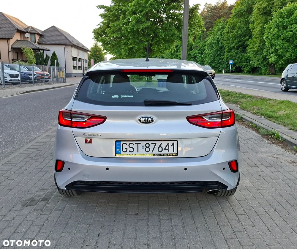 Kia Ceed - 10