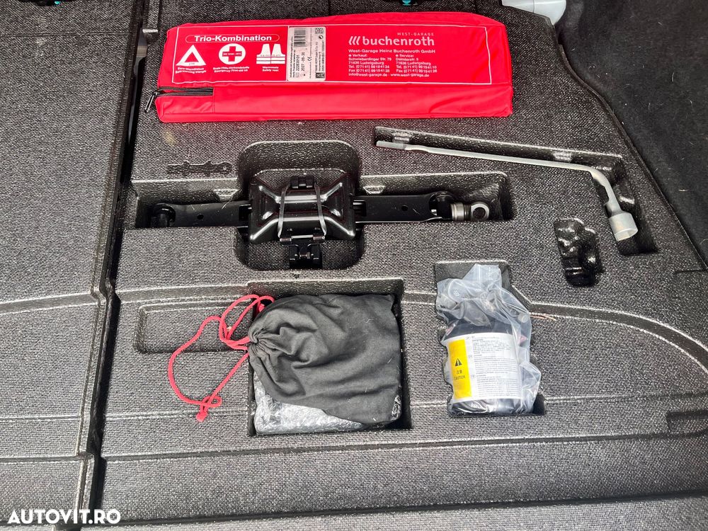 Toyota Prius (Hybrid) Sol - 14