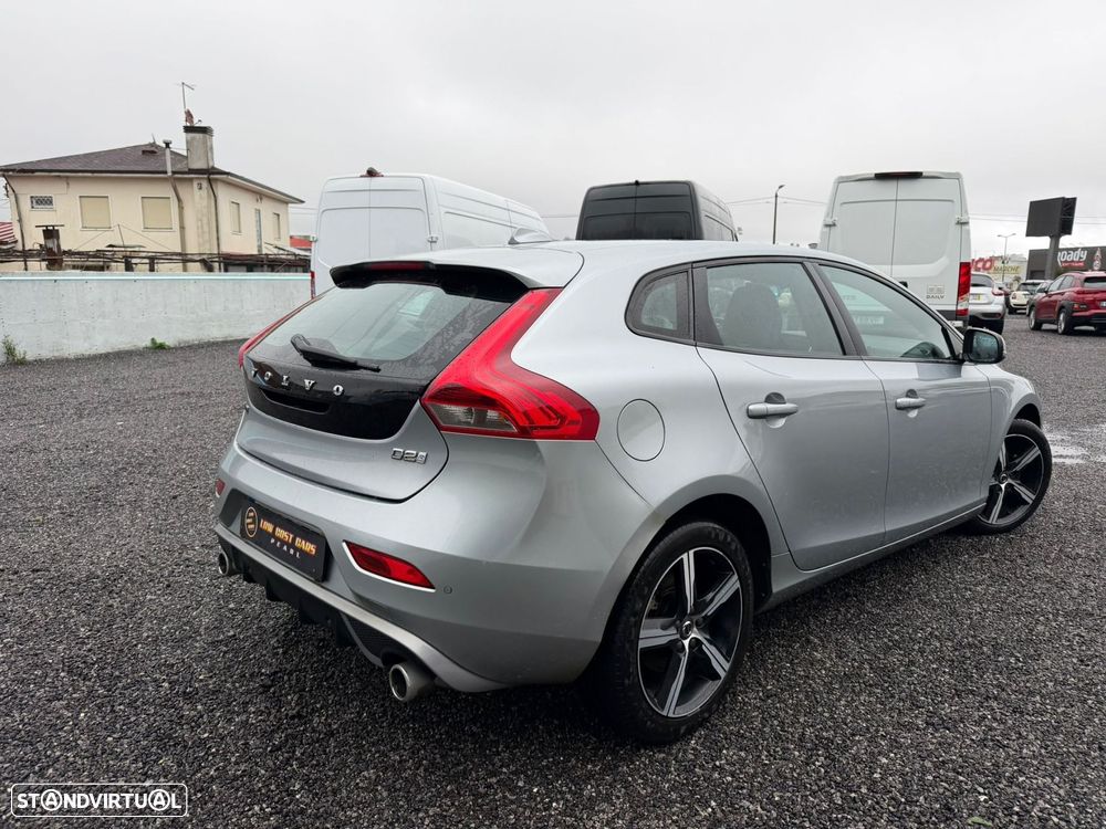 Volvo V40 2.0 D2 R-Design - 3