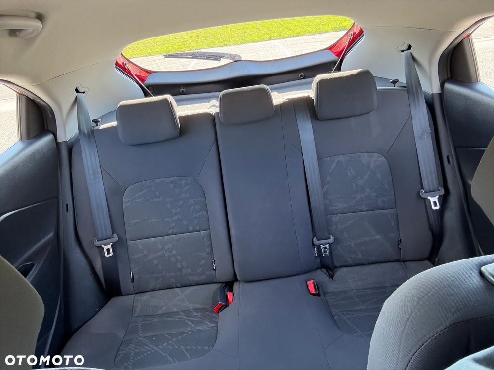 Kia Rio - 10
