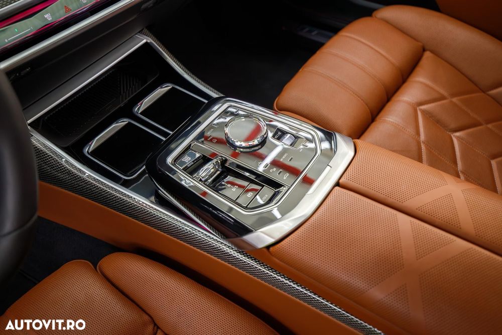 BMW M7 M760e xDrive AT PHEV - 38