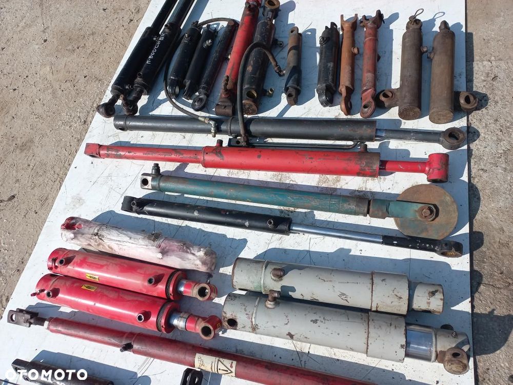 Siłowniki hydrauliczne ,siłownik elektryczny , rury wysypu 45100065,45100029, serta,12719910, hydac M91,M92 ACW021162A,siłownik kabiny massey,3773719m91,tollo linear LA14,quivogne VER04528, 0.9123,330.4 ,A4922096 ,CZUJNIK NACISKU OSI LOAD 969-0075, HYDAC 394488, AMAZONE M80X80 SIŁOWNIK PODNOŚNIKA SAME,DEUTZ HEDRA MF 32,34,36,38,40 - 4