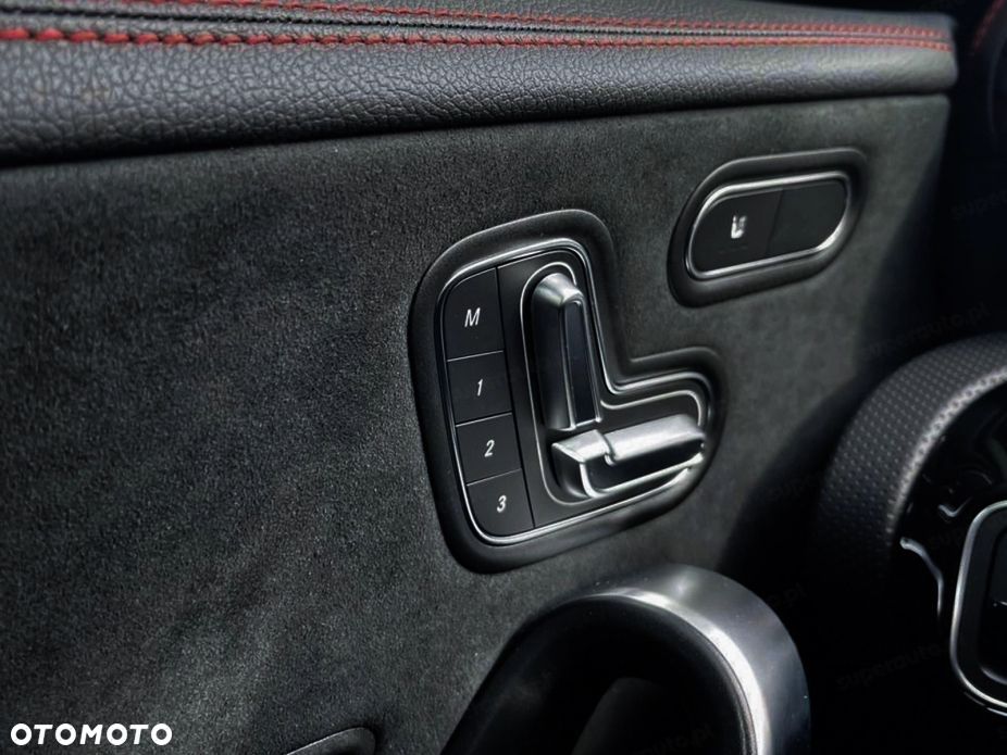 Mercedes-Benz CLA 220 4-Matic AMG Line 7G-DCT - 14