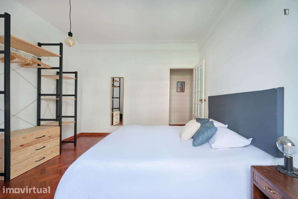 Quarto - localizado em São Sebastião Lisbon - Grande imagem: 2/24