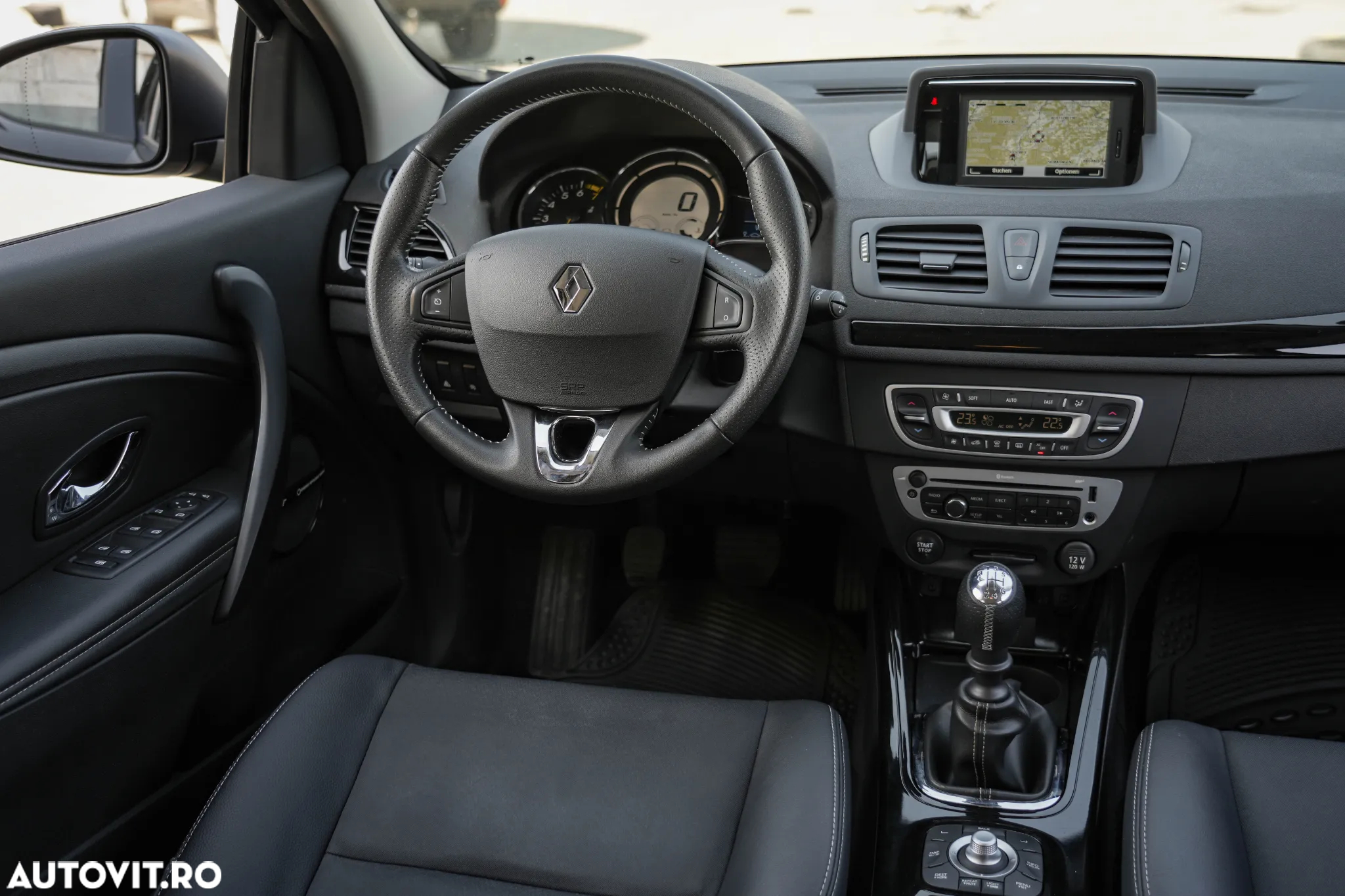 Renault Megane Grandtour TCe 130 Bose Edition - 13