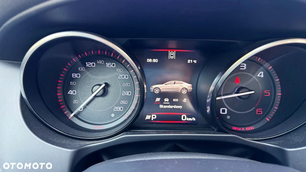 Jaguar XE - 27
