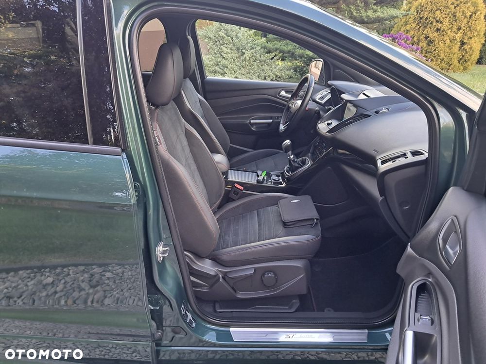 Ford Kuga 1.5 EcoBoost 2x4 ST-Line - 16