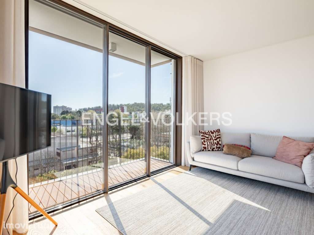 Elegante T1 com Terraço e Janelas Panorâmicas em Benfica - Grande imagem: 4/32