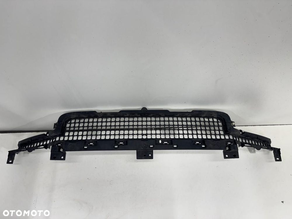 Kratka środkowa zderzak przód Land Rover Defender l8b2-17f791-a - 1