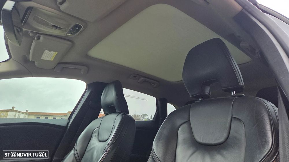 Volvo V40 Cross Country 1.6 D2 Momentum - 22