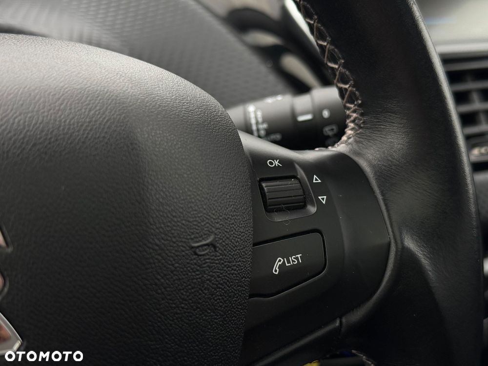 Peugeot 2008 PureTech 110 Stop&Start EAT6 Allure - 21