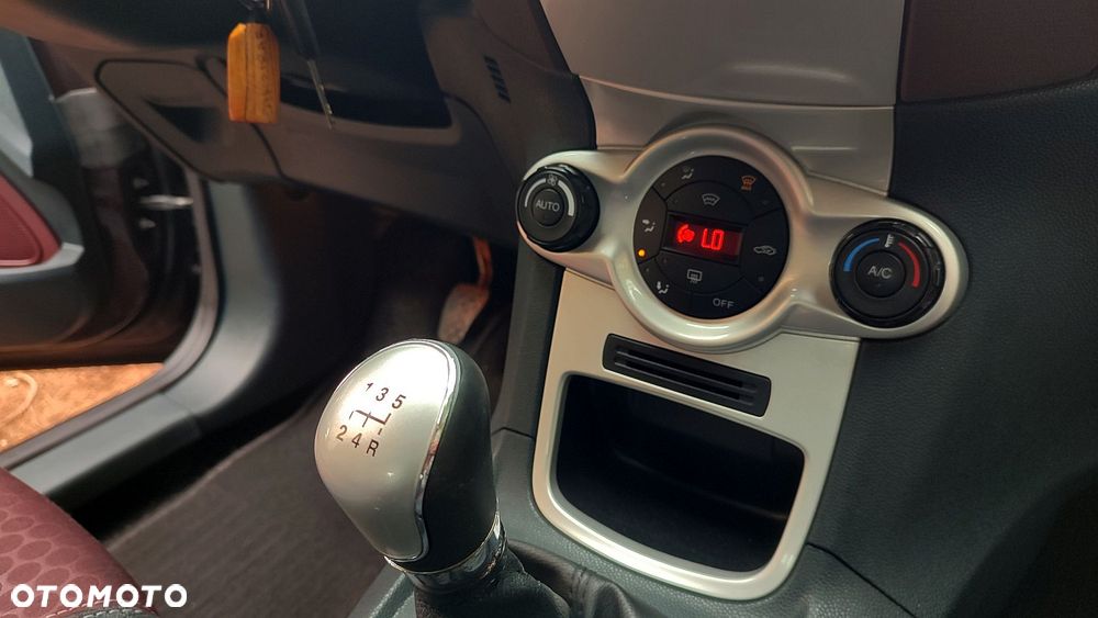 Ford Fiesta 1.25 Platinium X - 14