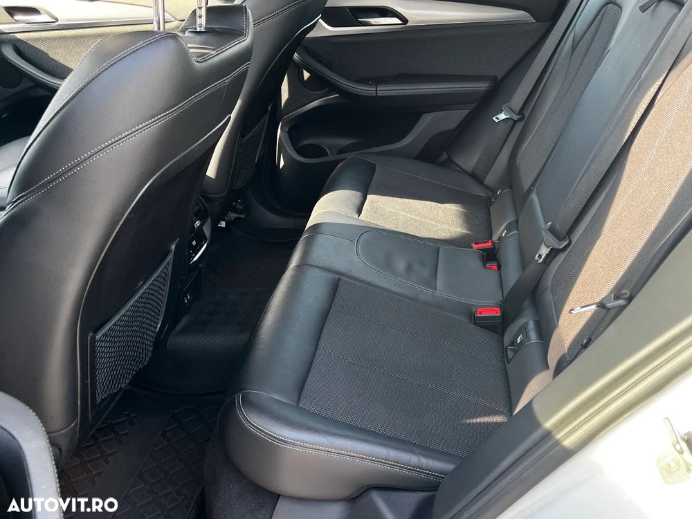 BMW X3 xDrive20i AT Standard - 12