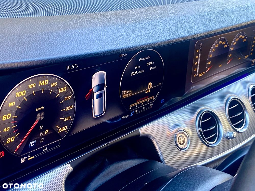 Mercedes-Benz Klasa E 220 d T 9G-TRONIC AMG Line - 22