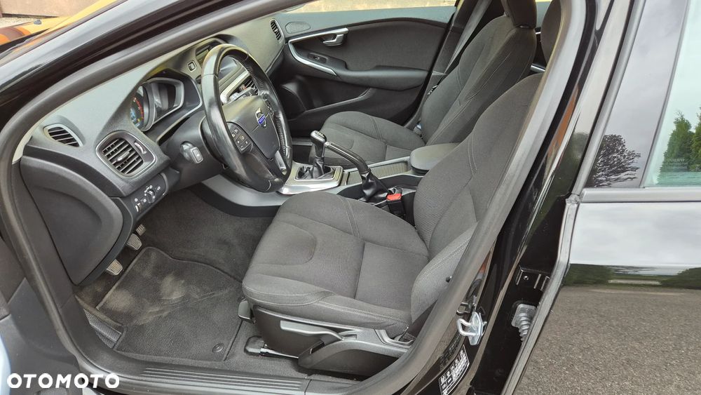 Volvo V40 T2 Momentum - 10