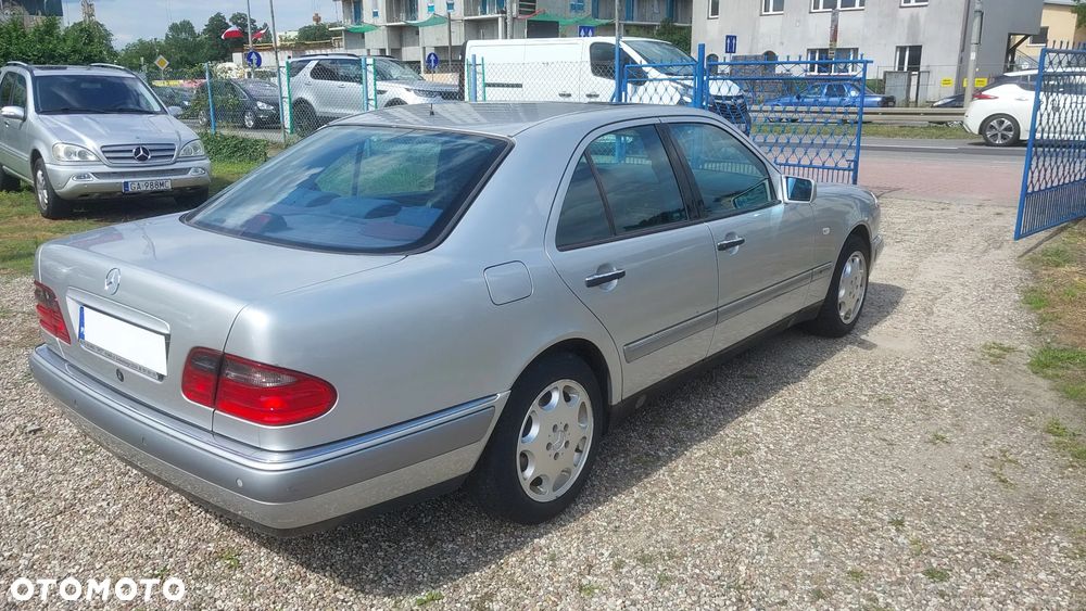 Mercedes-Benz Klasa E - 2