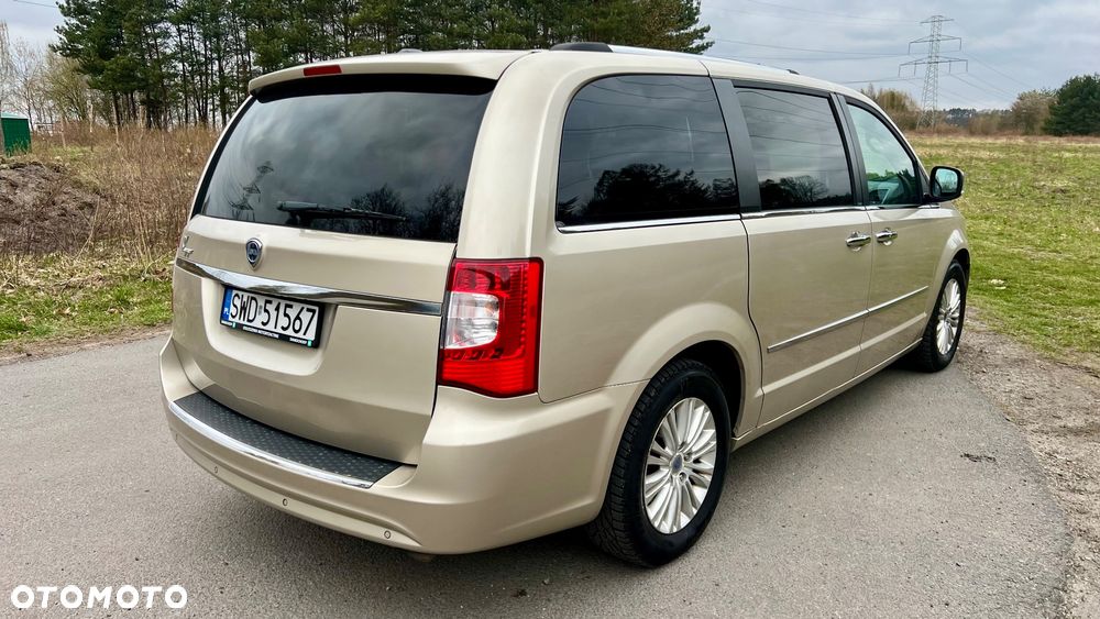 Lancia Voyager - 8