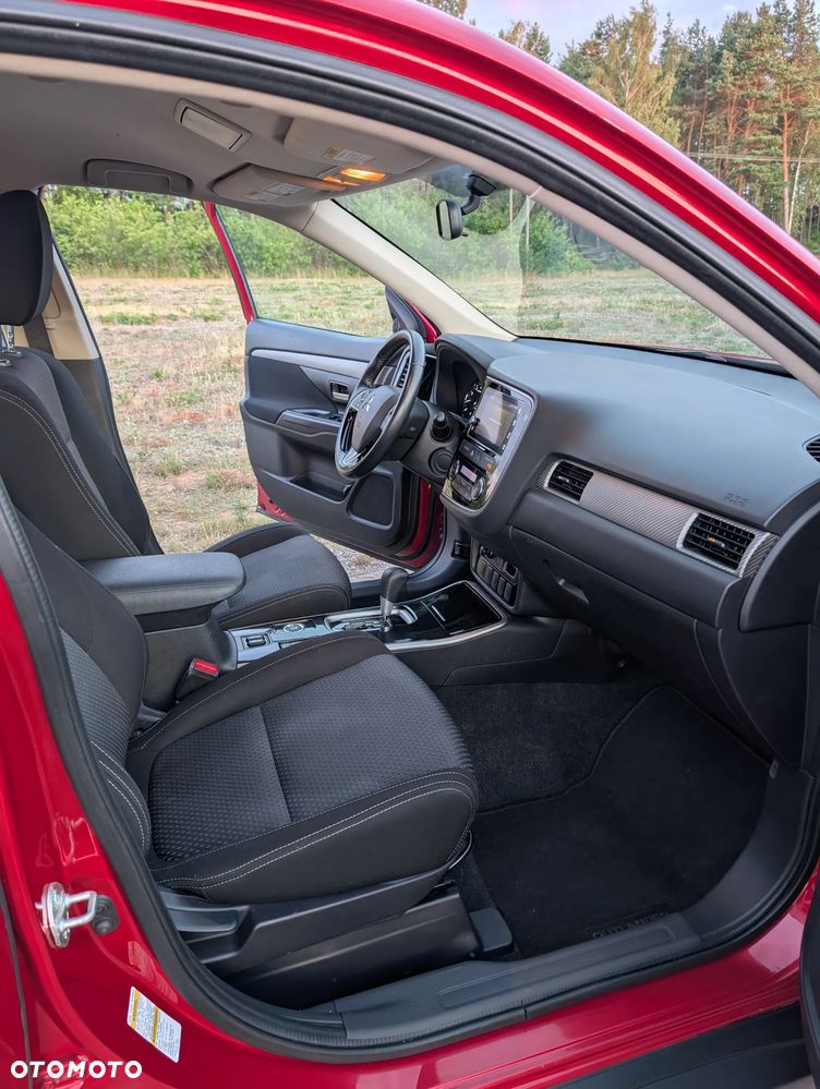 Mitsubishi Outlander - 12