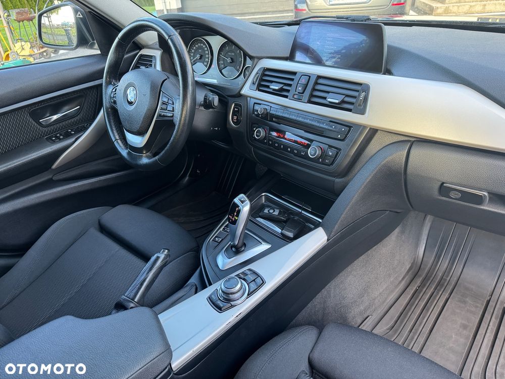 BMW Seria 3 318d Sport Line - 31