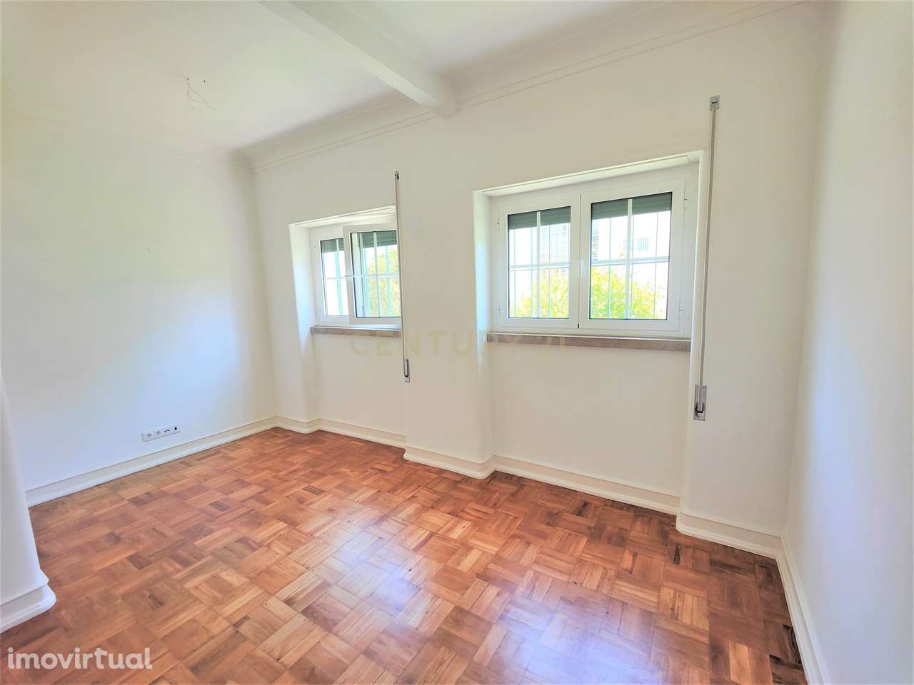 Imóvel T2 com 98m2, renovado recentemente com dois WC - Grande imagem: 4/19