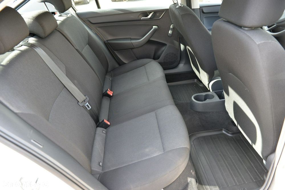 Skoda RAPID 1.2 TSI Drive - 11