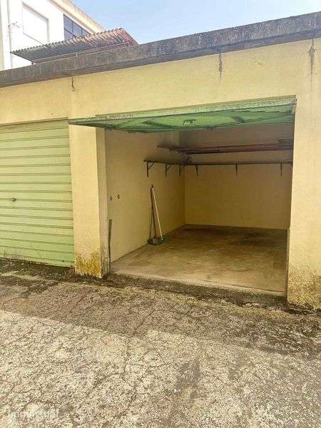 Garagem / box fechada para arrendamento, com potencial de utilização - Grande imagem: 2/3