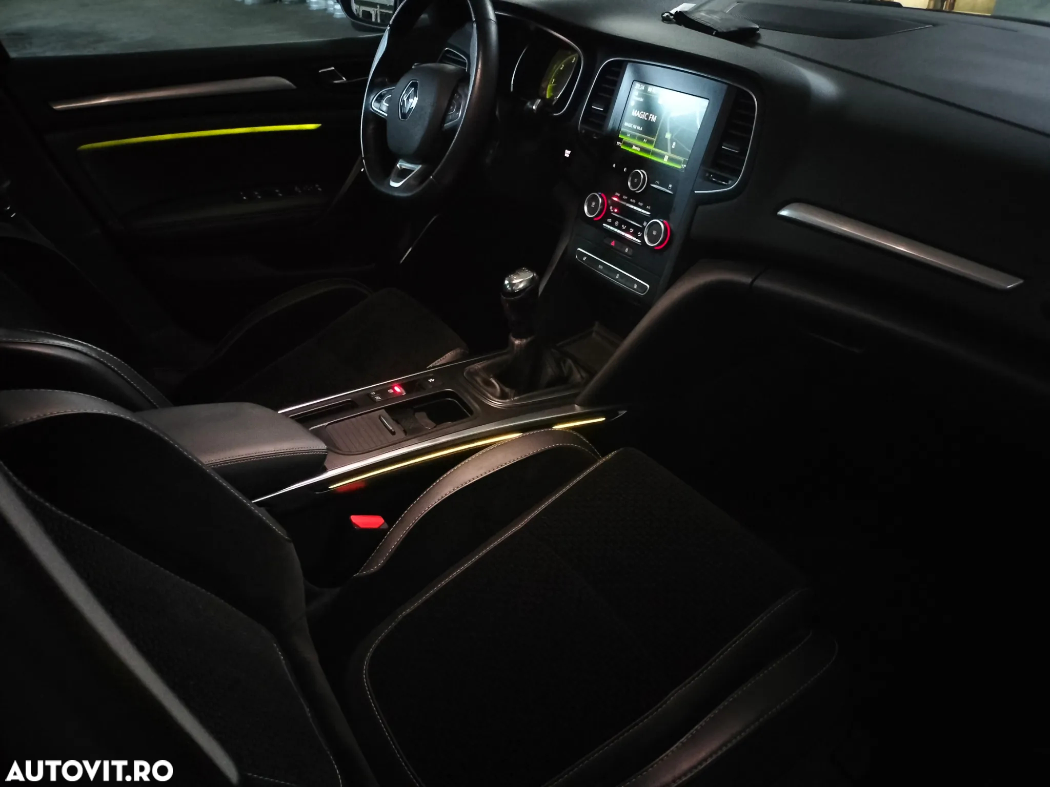 Renault Megane Grandtour ENERGY TCe 130 BUSINESS - 31