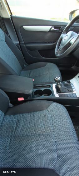 Volkswagen Passat 1.6 TDI DPF BlueMotion Technology Comfortline - 17