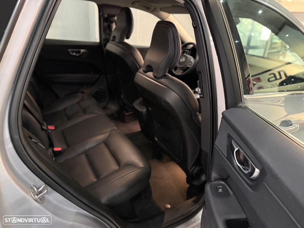 Volvo XC 60 2.0 B4 Plus Bright - 22
