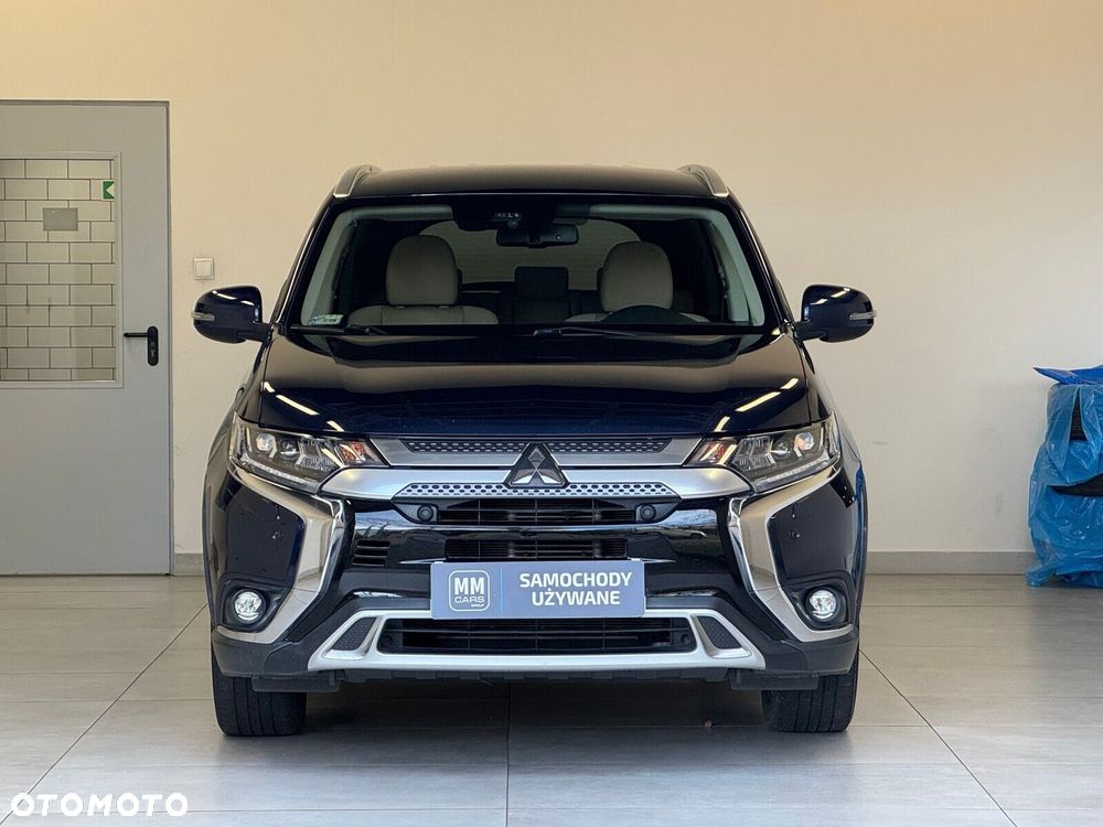 Mitsubishi Outlander - 2