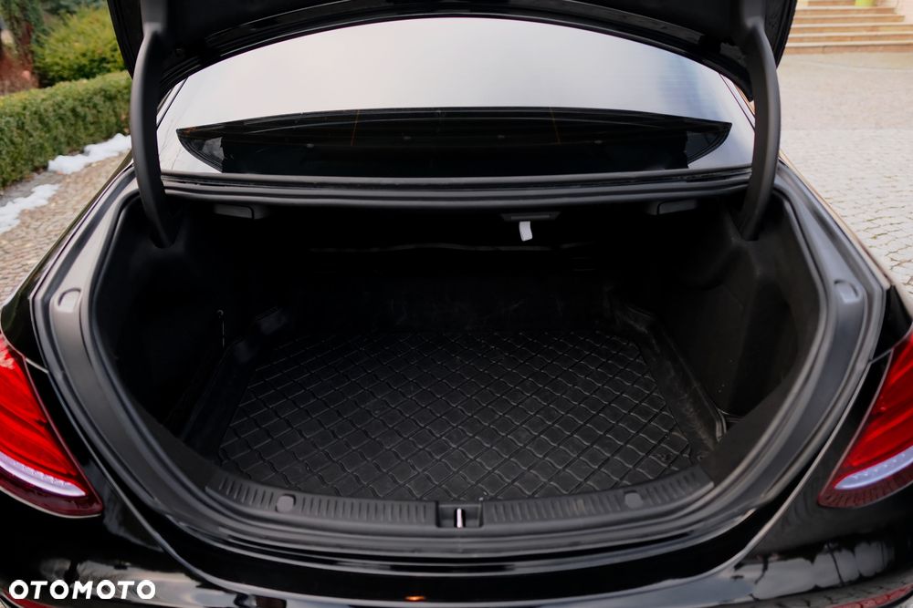 Mercedes-Benz Klasa E 300 9G-TRONIC - 37