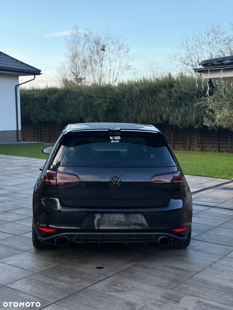 Volkswagen Golf - 5