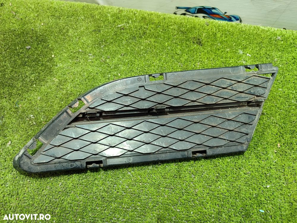 GRILA BARA FATA DREAPTA BMW SERIA 3 E90 LCI 318D 2.0 DIESEL 2009 COD OEM 7138418 / 51117138418 / 2005-2013 - 1
