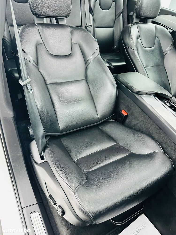 Volvo XC 90 D5 AWD Geartronic Momentum - 24