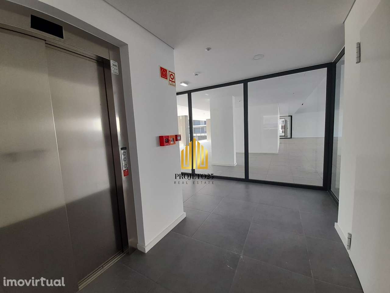 T1 Novo C/2 Varandas e Garagem em Condomínio Reservado junto ao S João - Grande imagem: 5/29