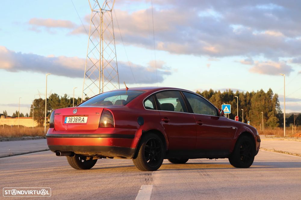 VW Passat 1.9 TDi Highline - 5