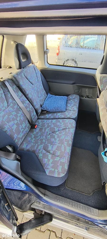 Mitsubishi Space Runner - 11