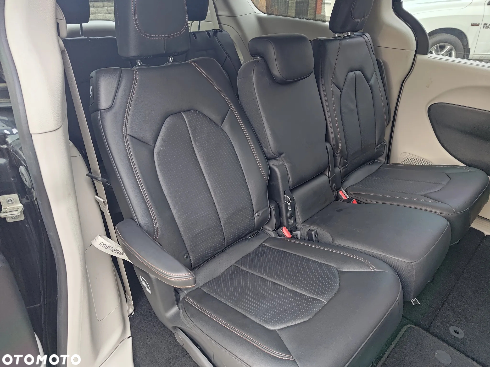 Chrysler Pacifica - 29