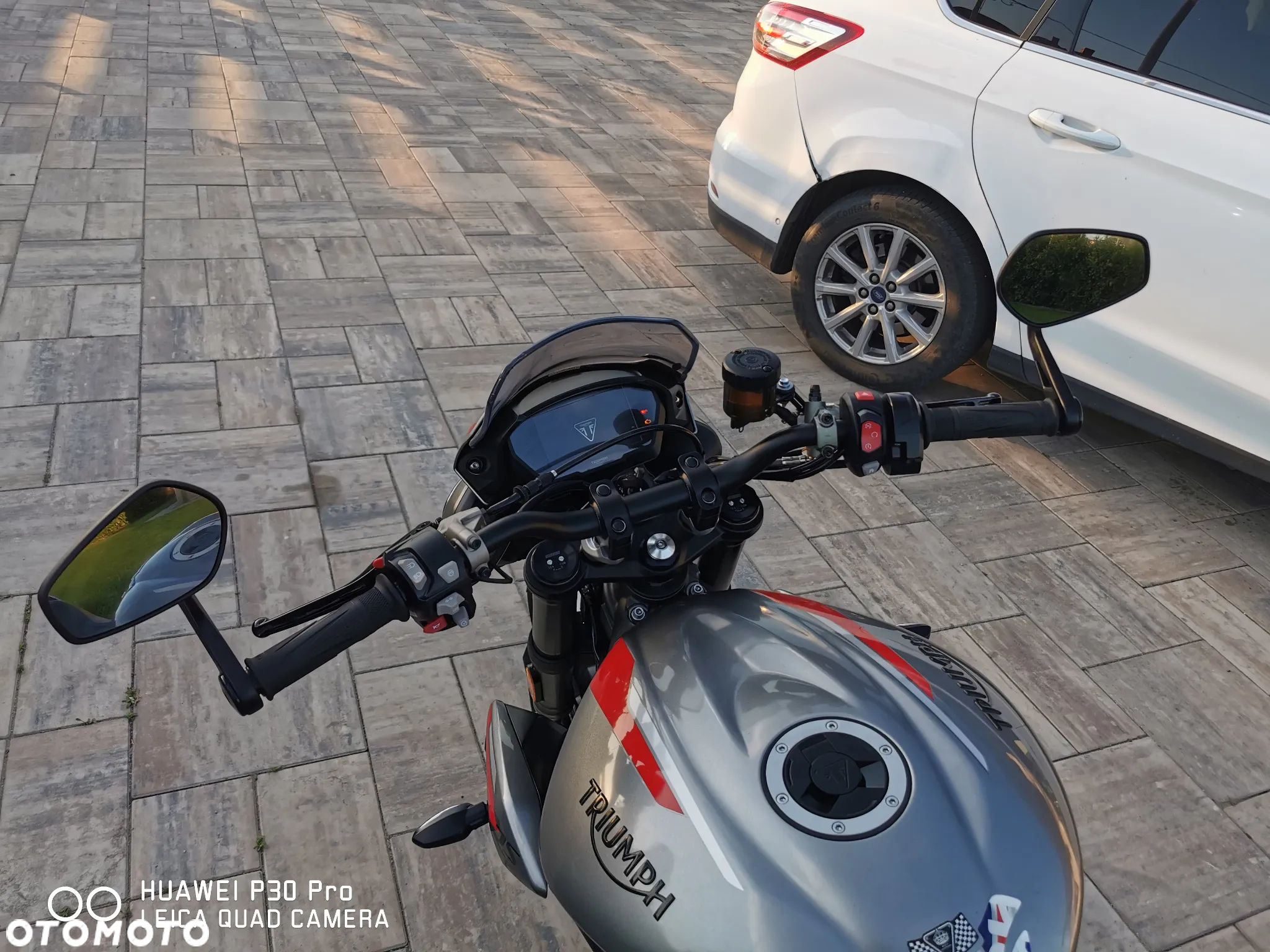 Triumph Street Triple - 27