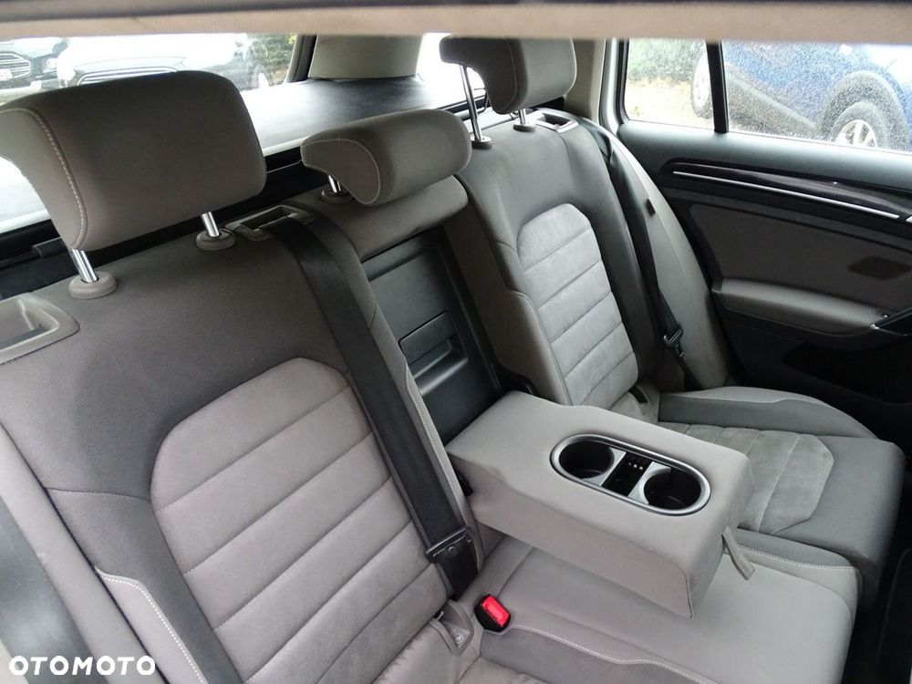 Volkswagen Golf - 25