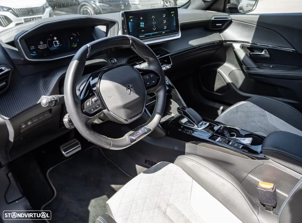 Peugeot e-2008 50 kWh GT - 8