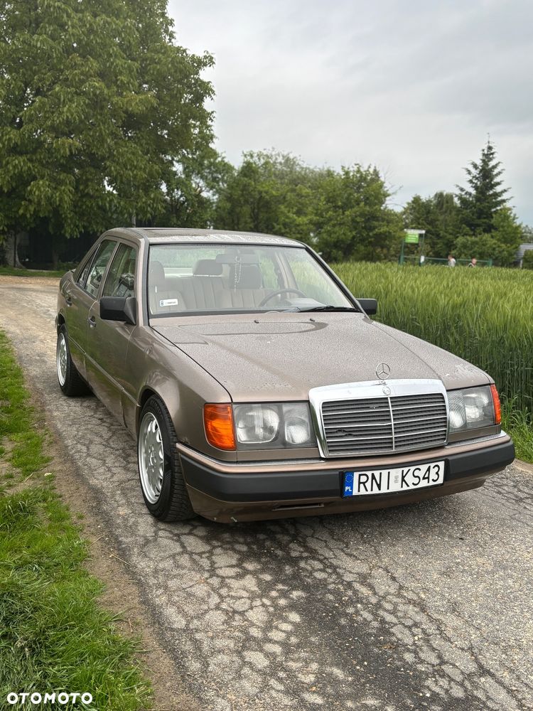 Mercedes-Benz Klasa E 260 4-Matic - 3