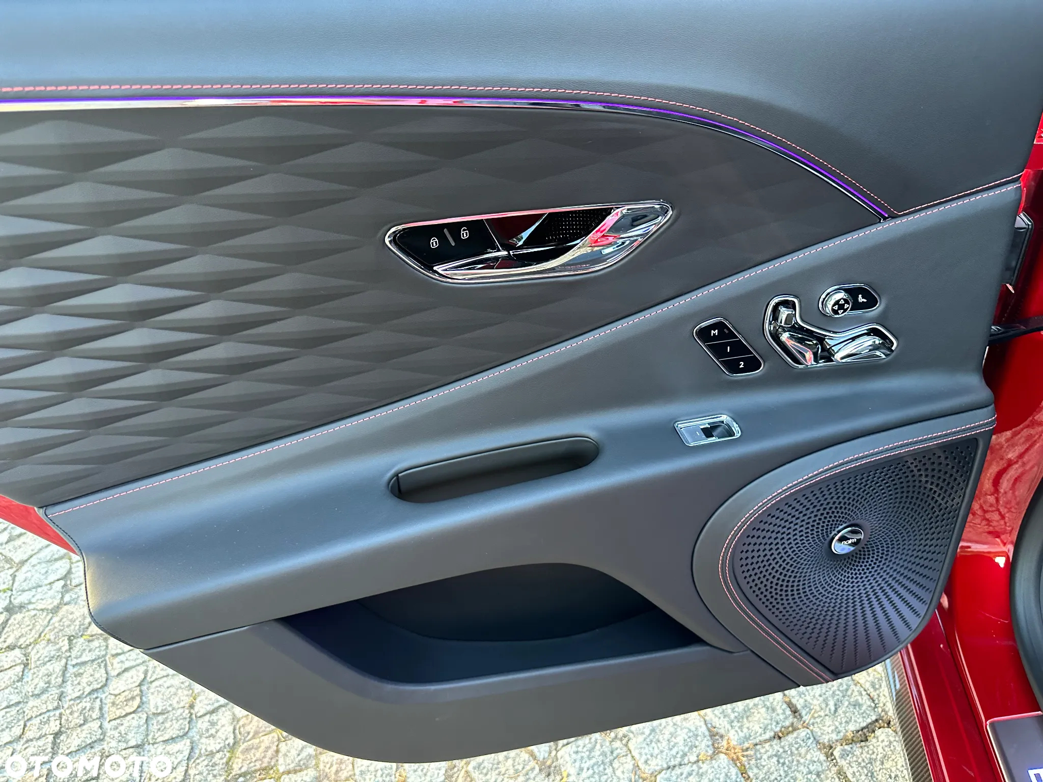 Bentley Flying Spur New V8 Mulliner - 26