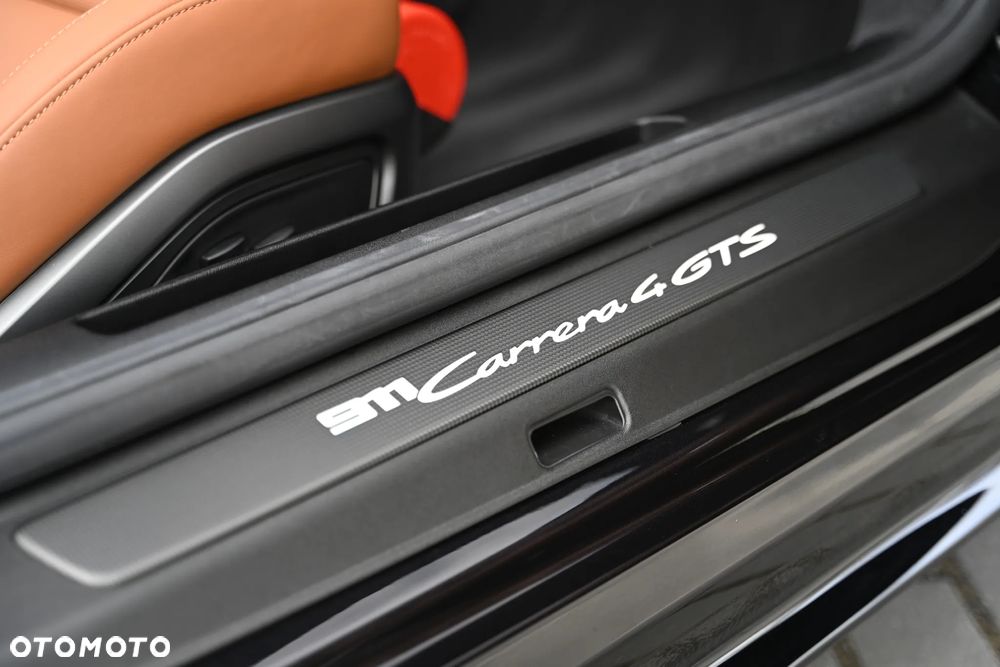 Porsche 911 Carrera 4 GTS - 30